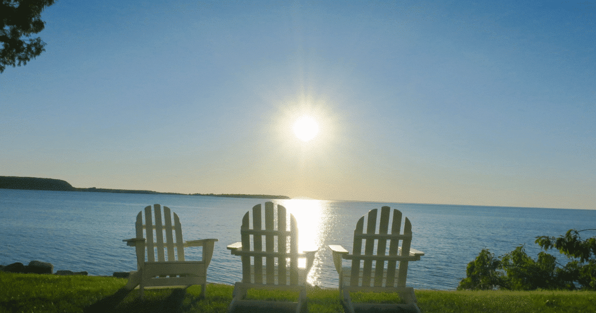 Review: 19 Pros and Cons of POLYWOOD Outdoor Furniture