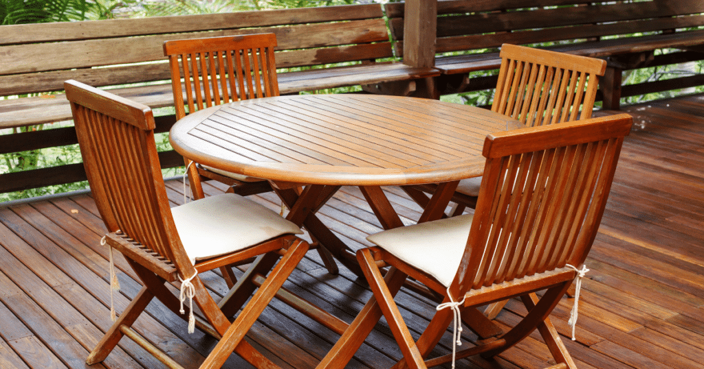 Can Teak Wood Patio Furniture Get Wet and be Left Out in the Rain?